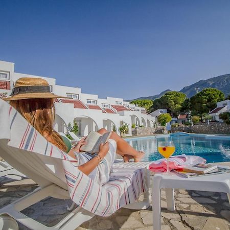 Club Lapethos Bungalow Kerýnia Eksteriør bilde