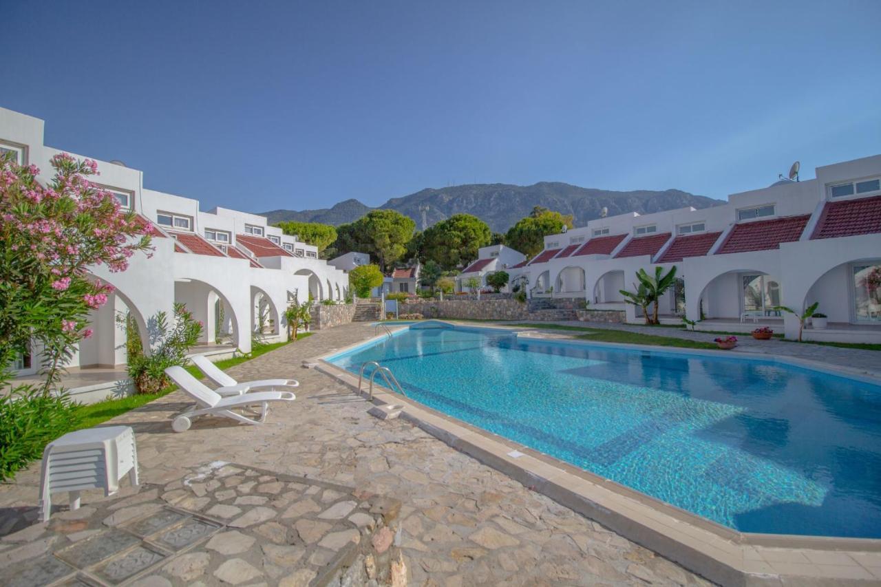 Club Lapethos Bungalow Kerýnia Eksteriør bilde