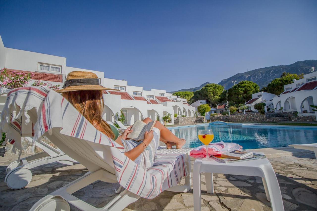 Club Lapethos Bungalow Kerýnia Eksteriør bilde
