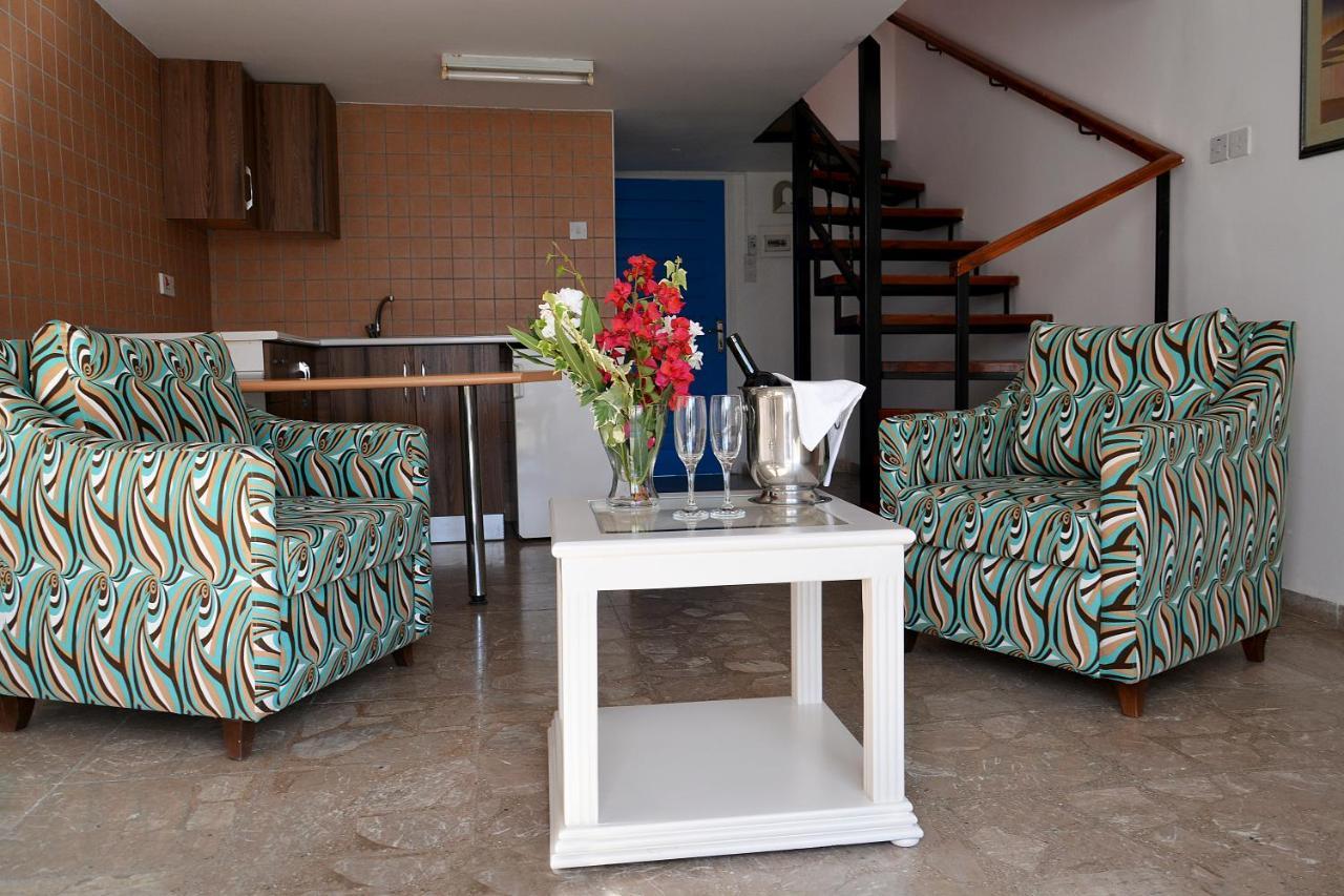 Club Lapethos Bungalow Kerýnia Eksteriør bilde