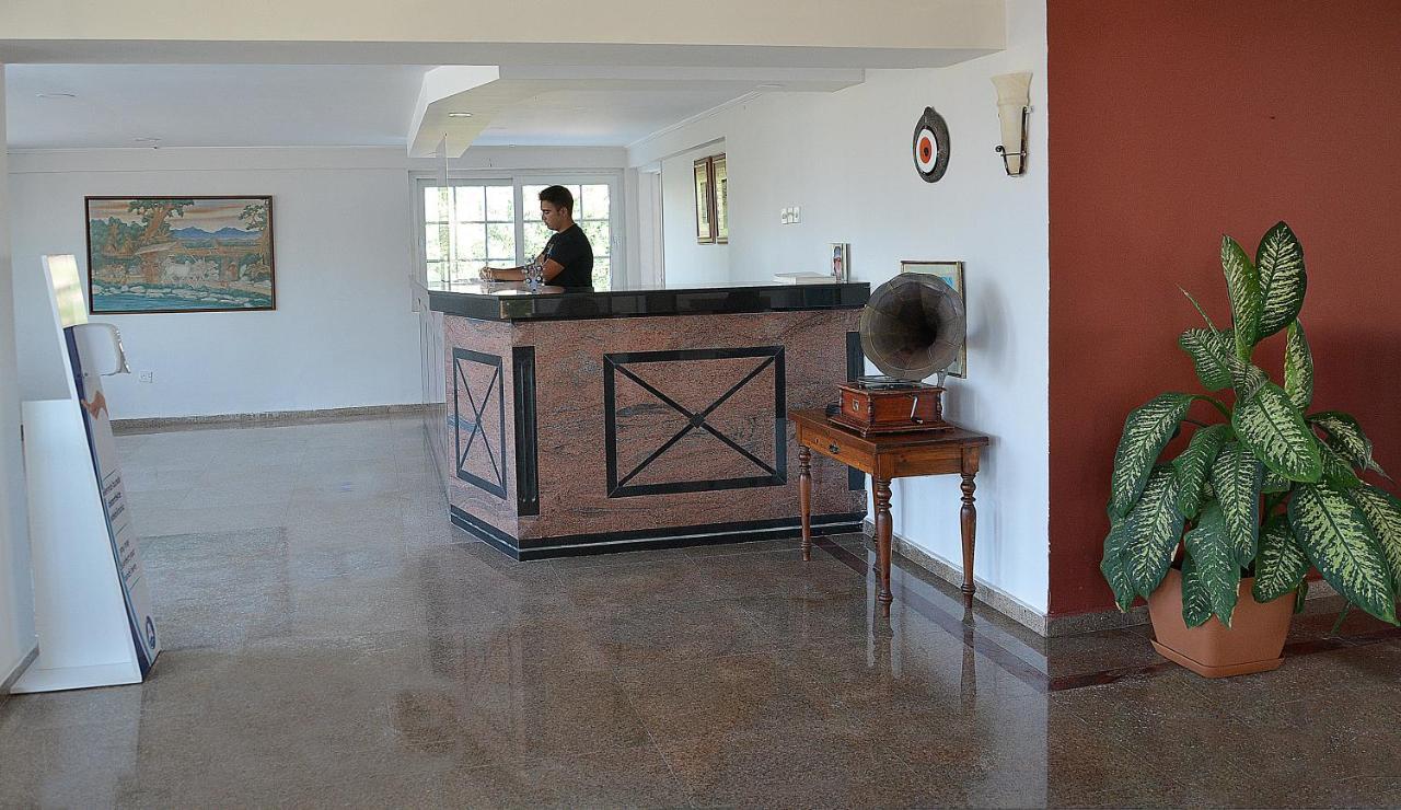 Club Lapethos Bungalow Kerýnia Eksteriør bilde