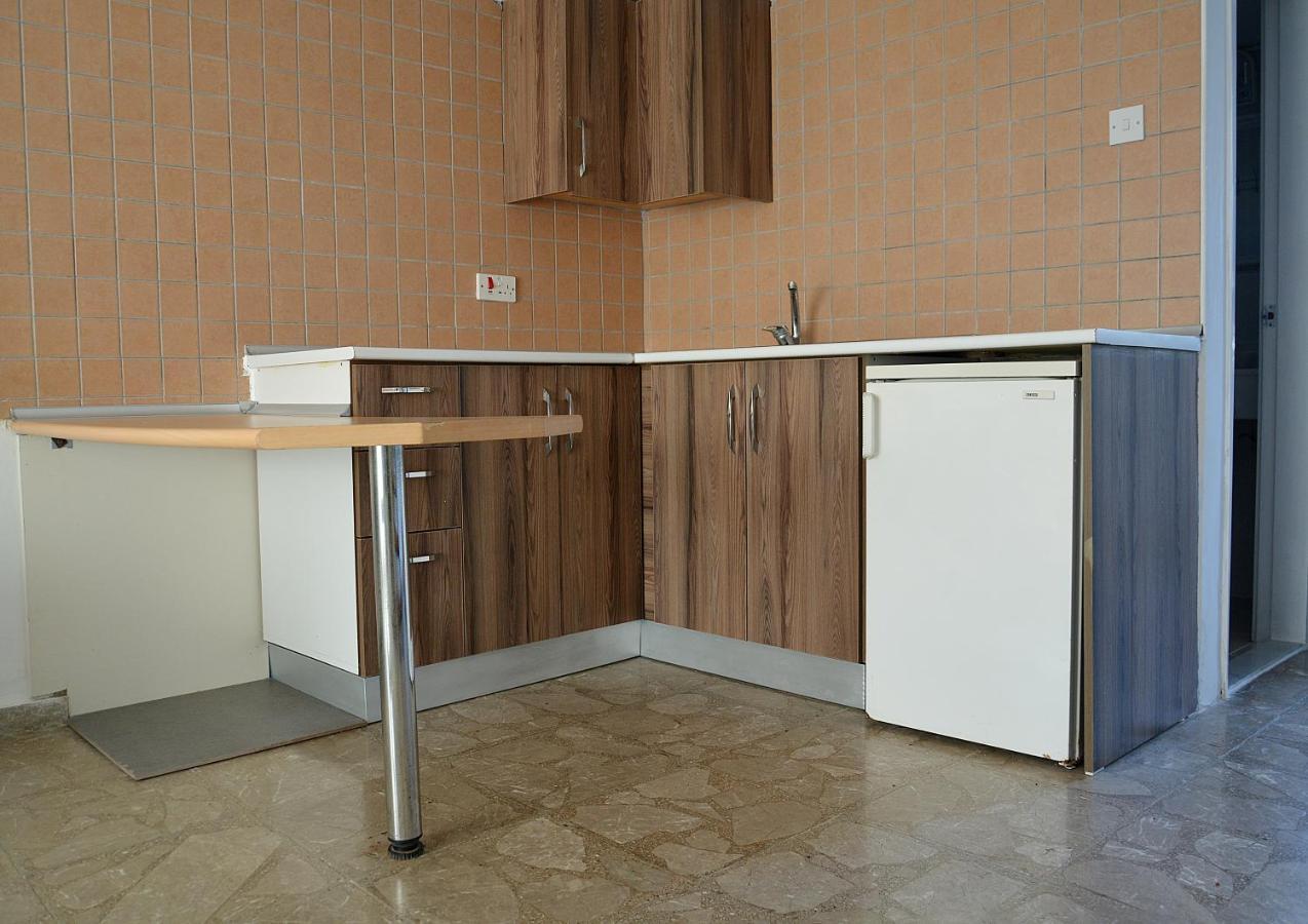 Club Lapethos Bungalow Kerýnia Eksteriør bilde