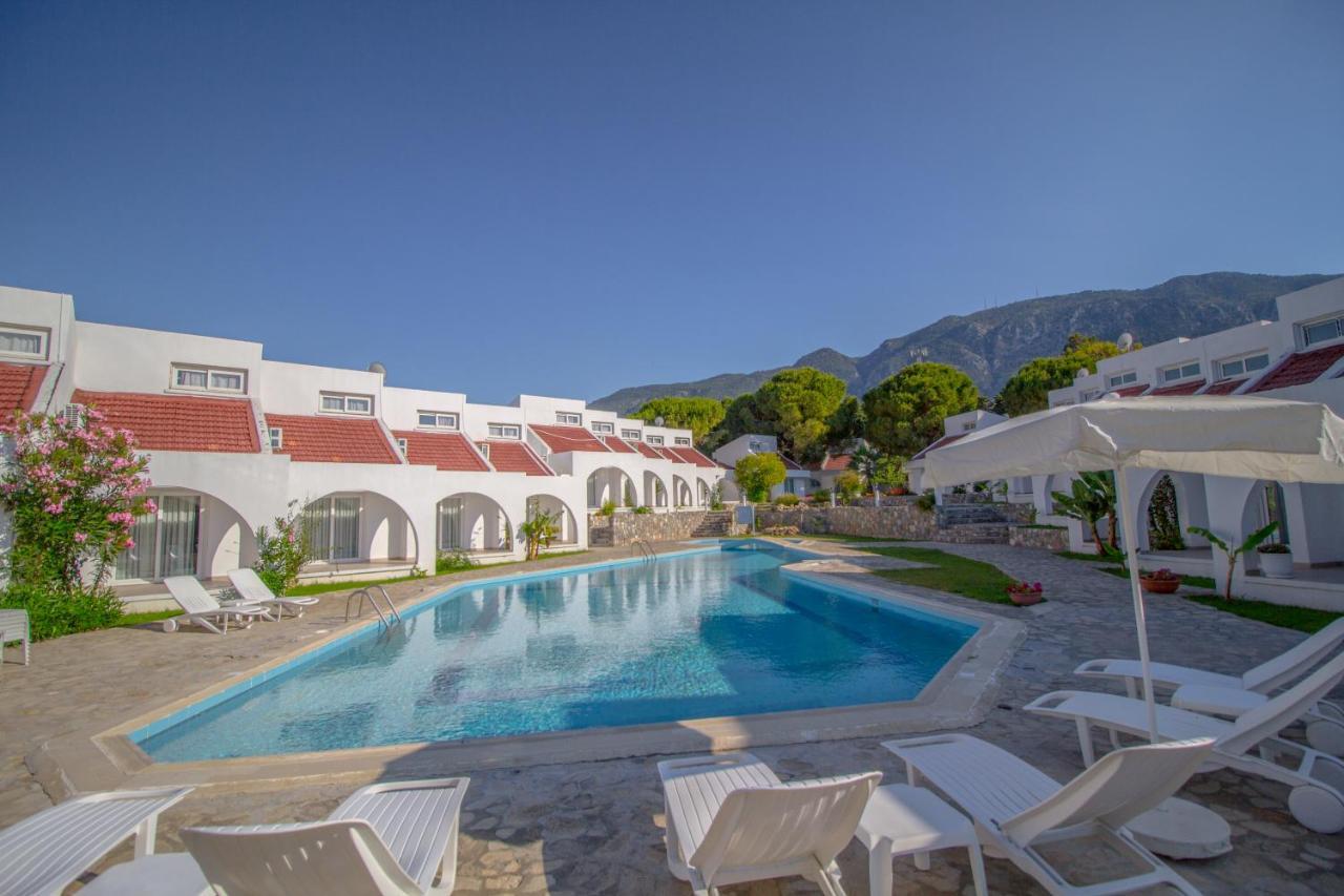 Club Lapethos Bungalow Kerýnia Eksteriør bilde