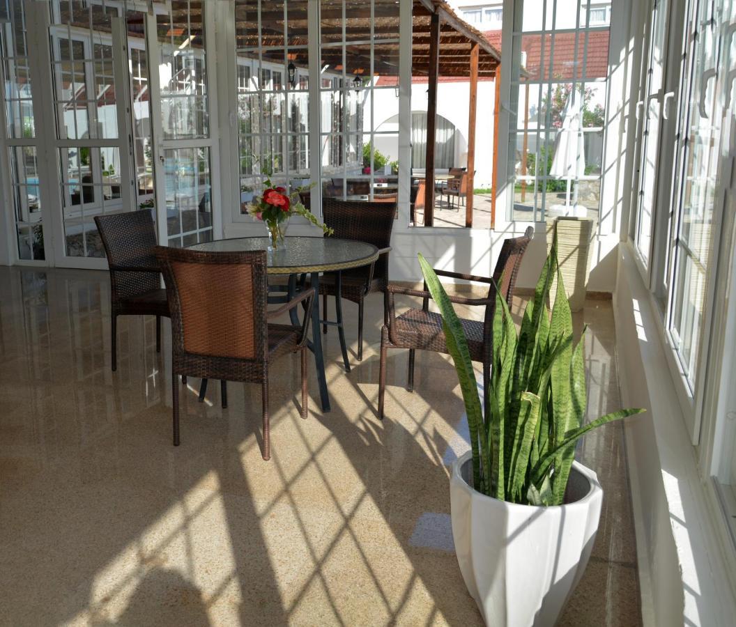 Club Lapethos Bungalow Kerýnia Eksteriør bilde