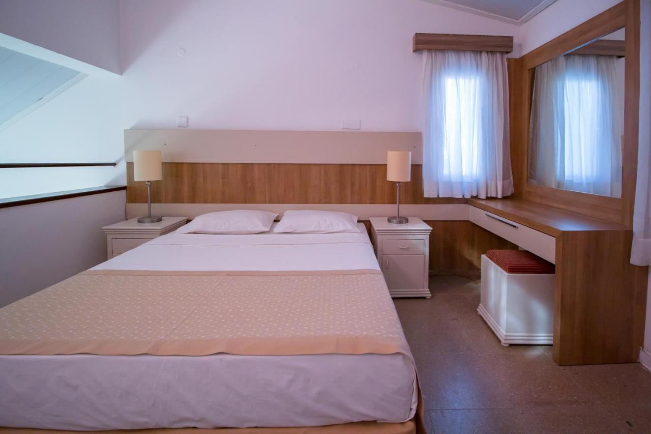 Club Lapethos Bungalow Kerýnia Eksteriør bilde