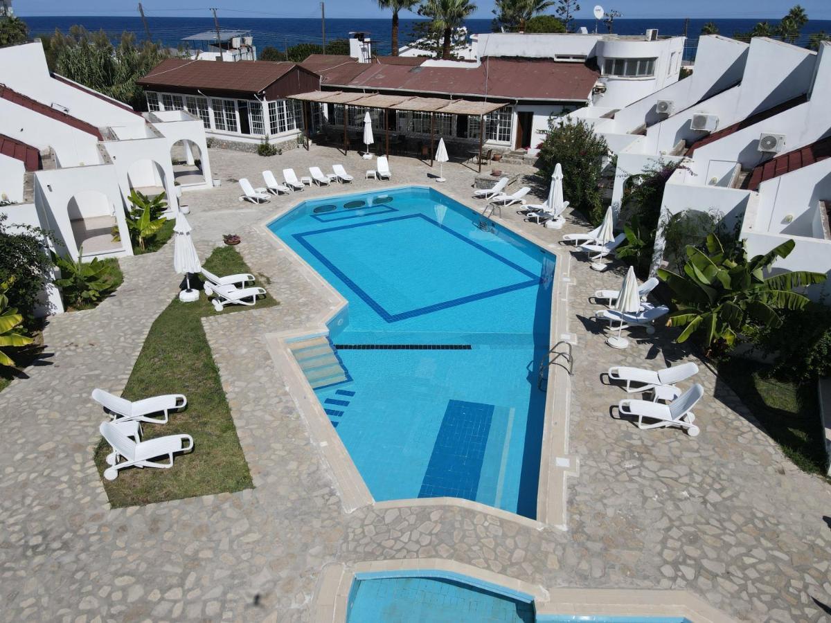 Club Lapethos Bungalow Kerýnia Eksteriør bilde