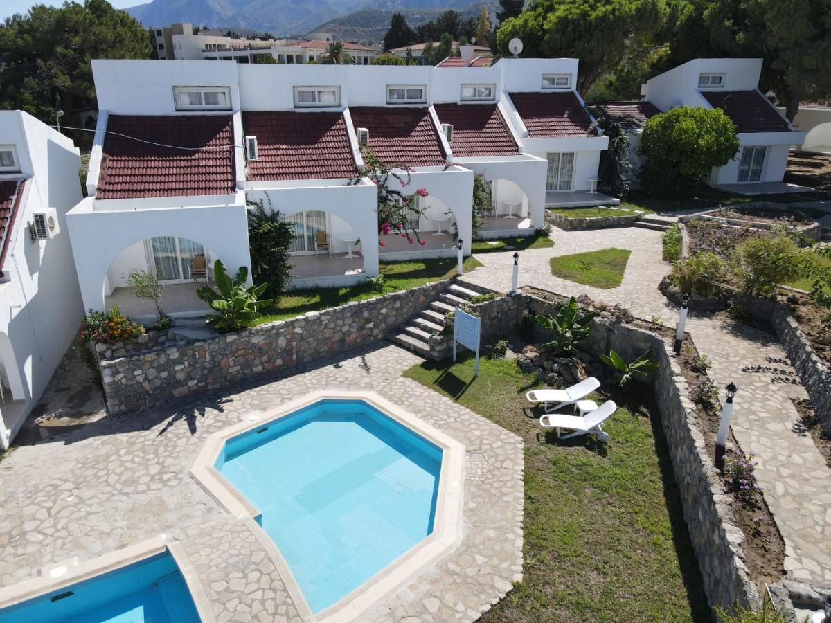 Club Lapethos Bungalow Kerýnia Eksteriør bilde